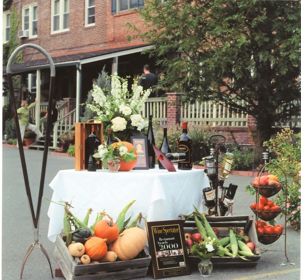 Applewood Apartments and Restaurant: 120 North Rd, Highland, NY 12528